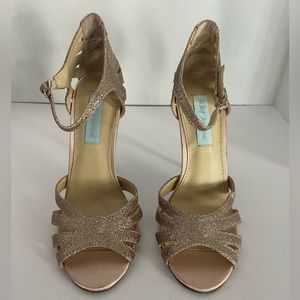 Blue by Betsy Johnson Cut Out T-strap Sandal  Stiletto Heel Size 7